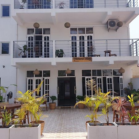 Mountbaylk Hotell Dehiwala-Mount Lavinia Eksteriør bilde